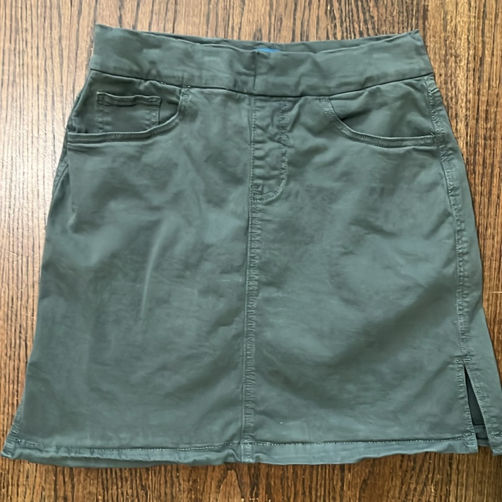 Jag skirt size 6
